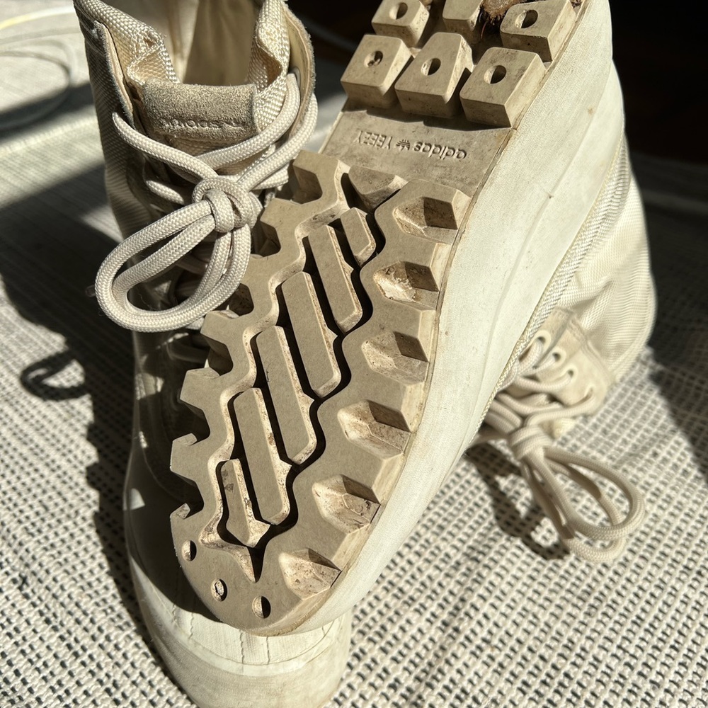 Yeezy 950 Boots - Picture 4 of 6